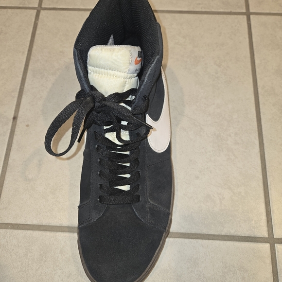 Nike Black and White High-Top Sneakers - Picture 5 of 7